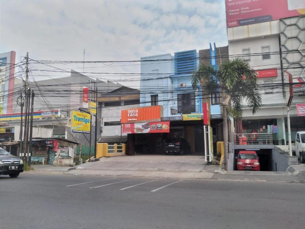 Hotel Syariah Tremigo Guesthouse Cirebon Exteriör bild