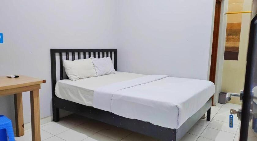 Hotel Syariah Tremigo Guesthouse Cirebon Exteriör bild